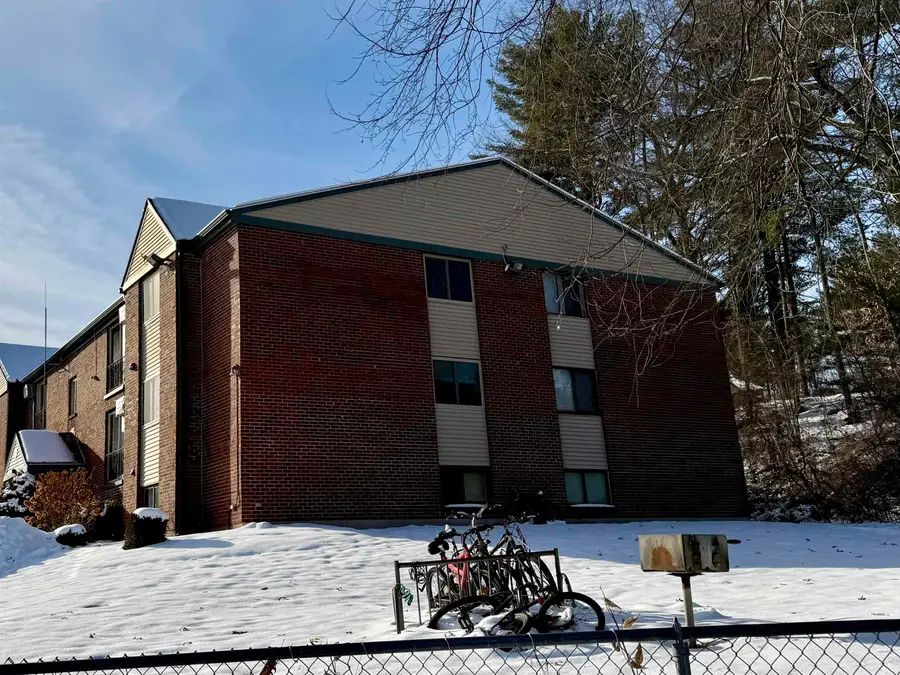 112 ENGLISH VILLAGE Road #104, Manchester, NH 03102 - Image #2