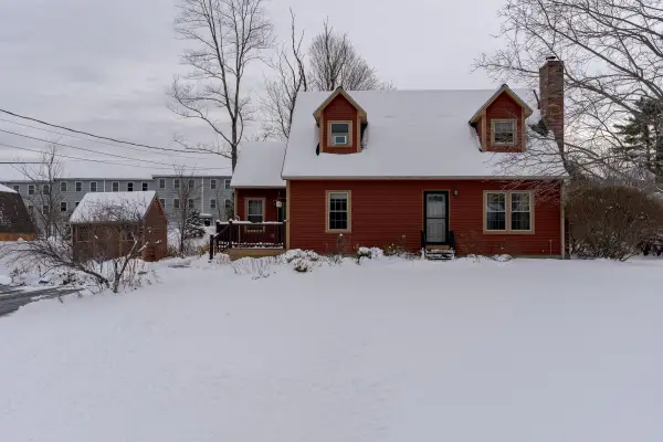 9 Ledgeview Drive, Rochester, NH 03839