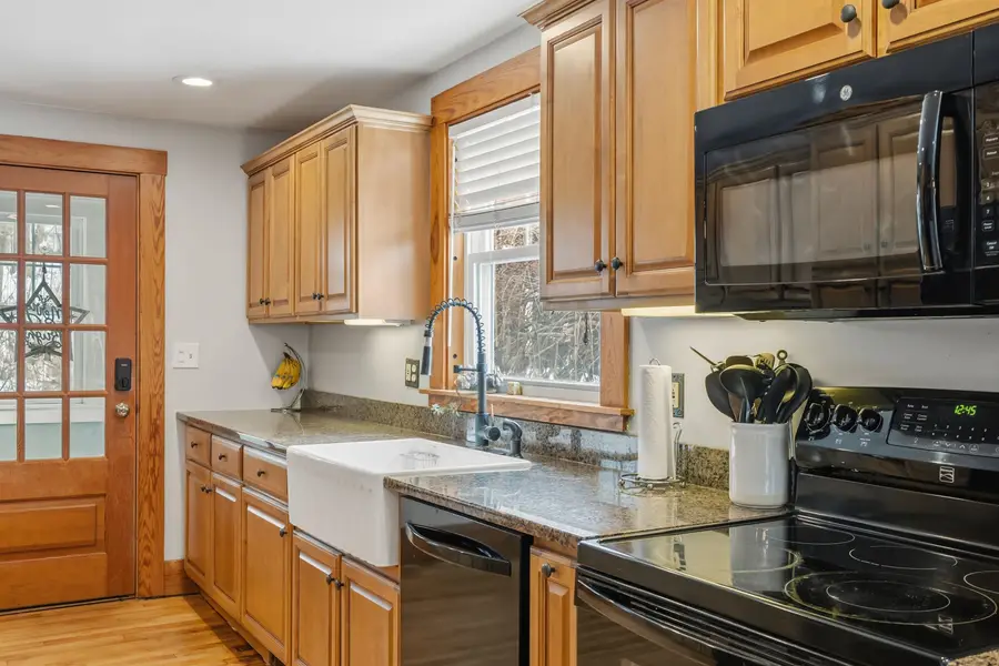 46 Noyes Road, Londonderry, NH 03053 - Image #3