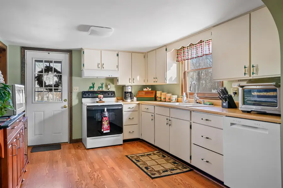 31 Libbey Street, Pinardville, NH 03102 - Image #2