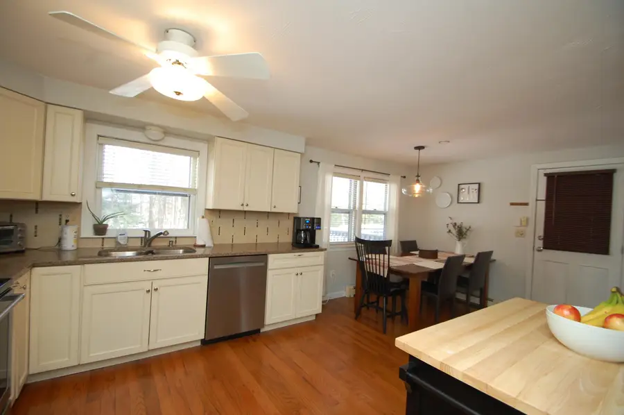 8 Teaberry Lane, Bedford, NH 03110 - Image #2