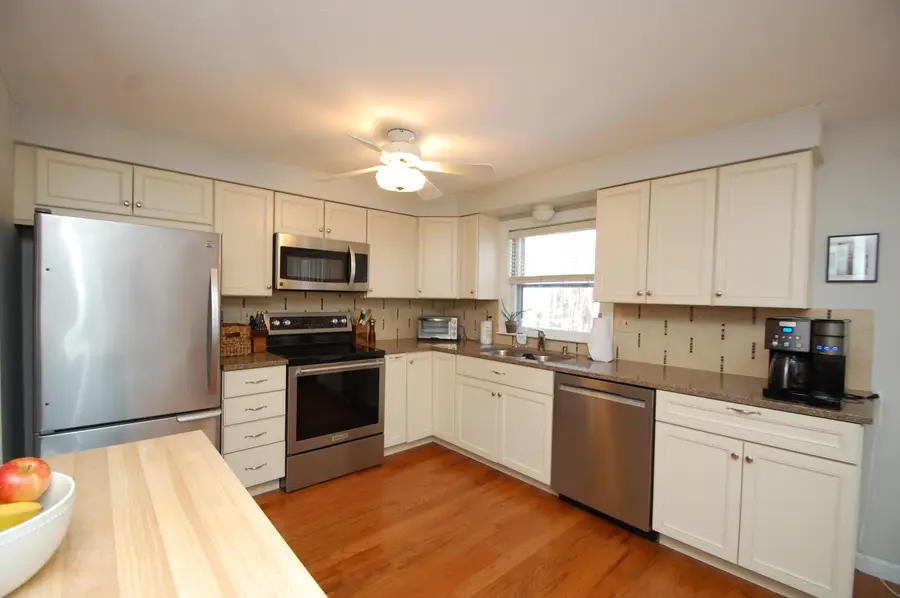 8 Teaberry Lane, Bedford, NH 03110 - Image #3