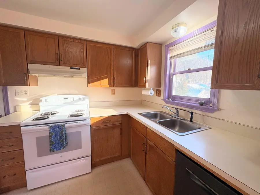 16 Sycamore Street, Brattleboro, VT 05301 - Image #2