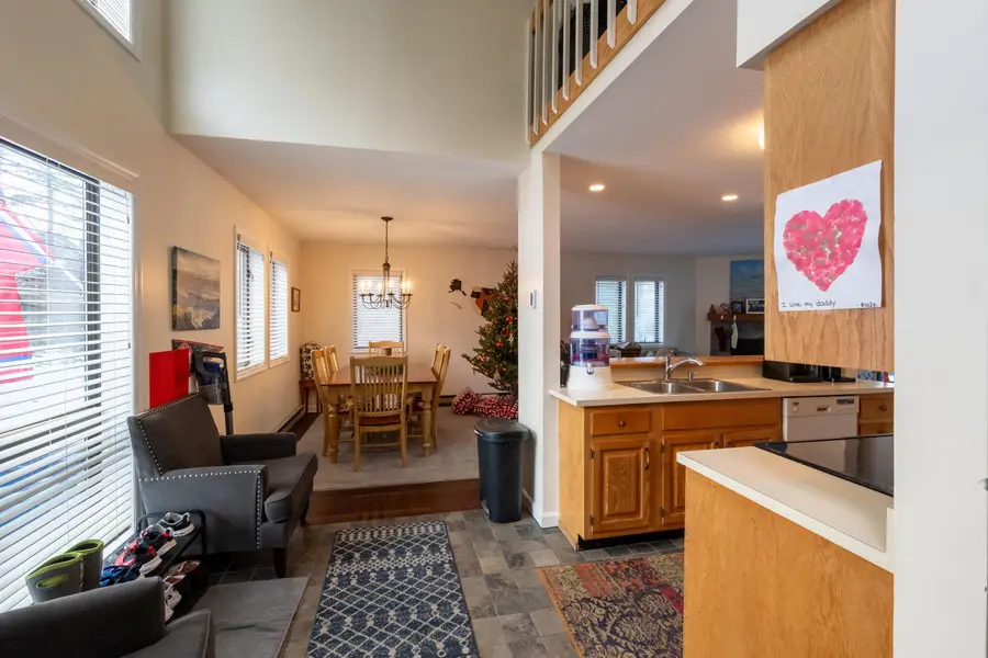 111 Lakeland Drive, Hartford, VT 05059 - Image #2