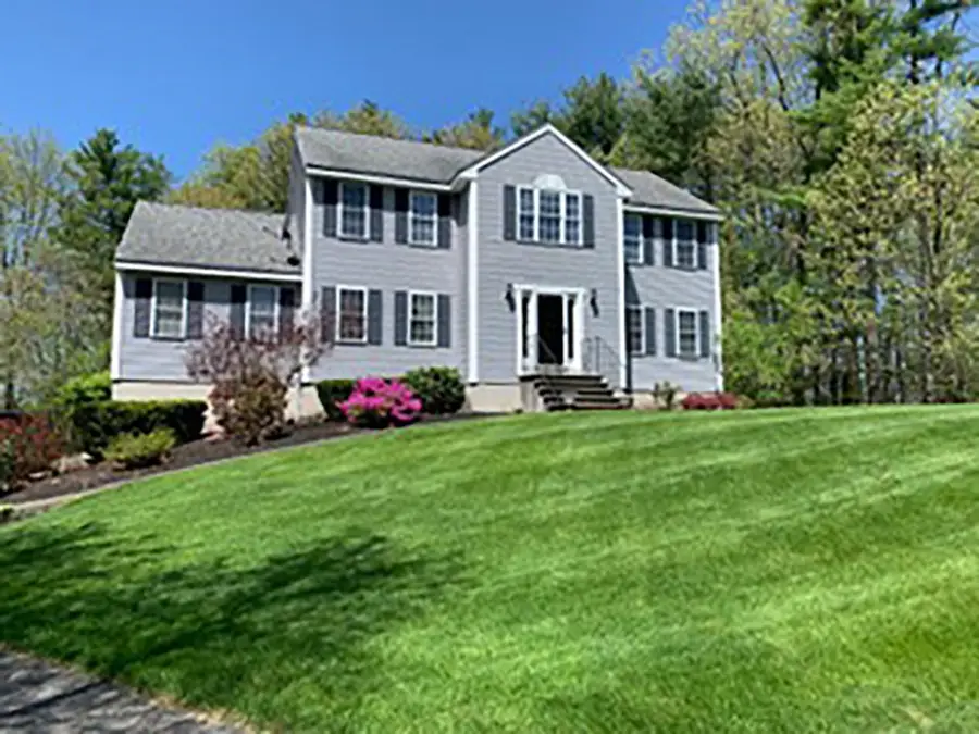 19 Colonial Drive, Londonderry, NH 03053 - Image #2