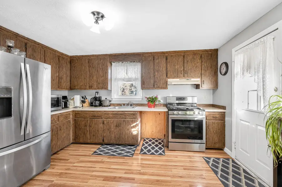 33 iris Drive, Merrimack, NH 03054 - Image #3