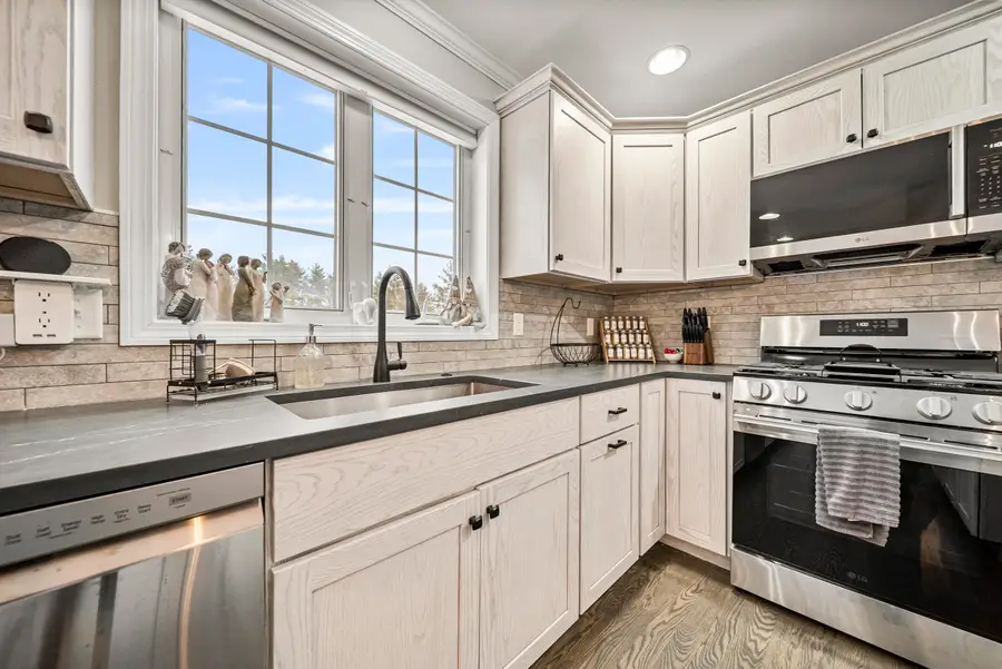 22 Scribner Road, Raymond Town, NH 03077 - Image #3