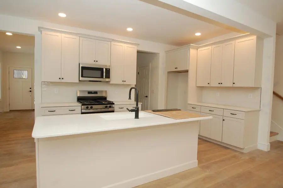 33B Griffin Road, Hudson, NH 03051 - Image #2