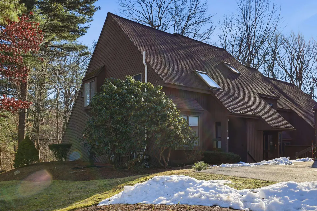 33 Valencia Drive, Nashua, NH 03062 - Image #1