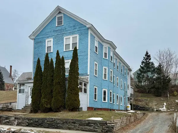 11 Green Street, Rockingham, VT 05101