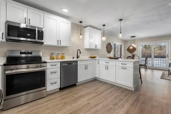 51 River Front Drive #3, Manchester, NH 03102