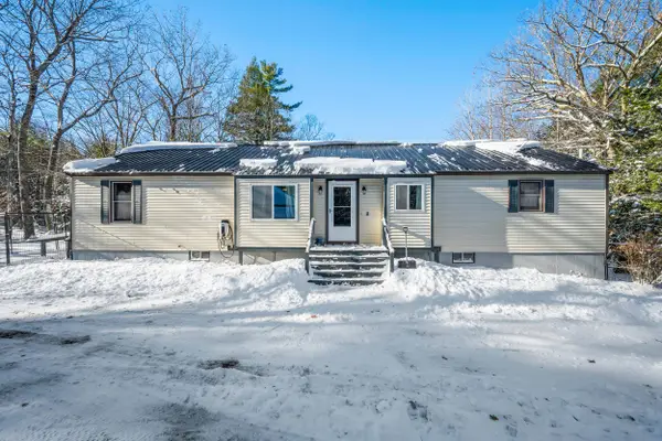 8 Ross Farm Road, Albany, NH 03818