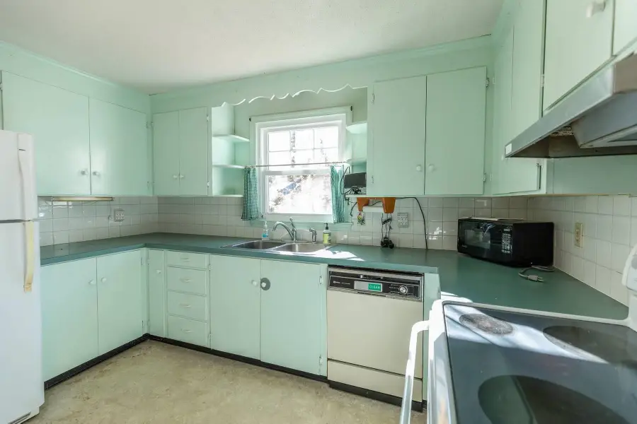 23 Currier Avenue, Peterborough, NH 03458 - Image #2