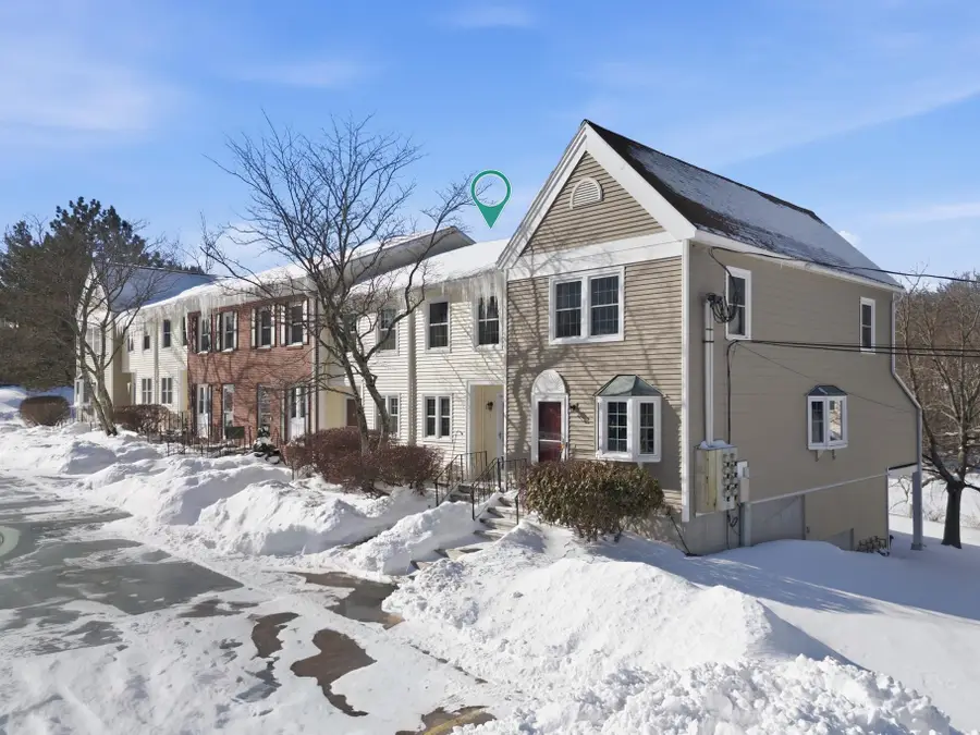 547 Fox Hollow Way, Manchester, NH 03104 - Image #2