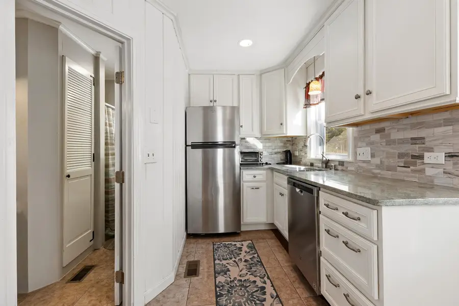 33 Endicott Street #7, Wolfeboro, NH 03894 - Image #3