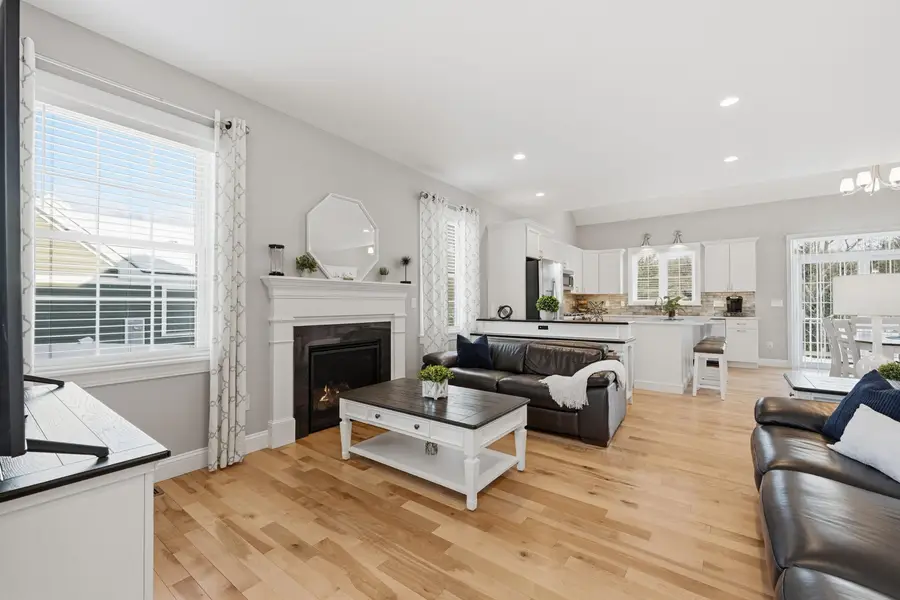 47 Clover Lane, Londonderry, NH 03053 - Image #3