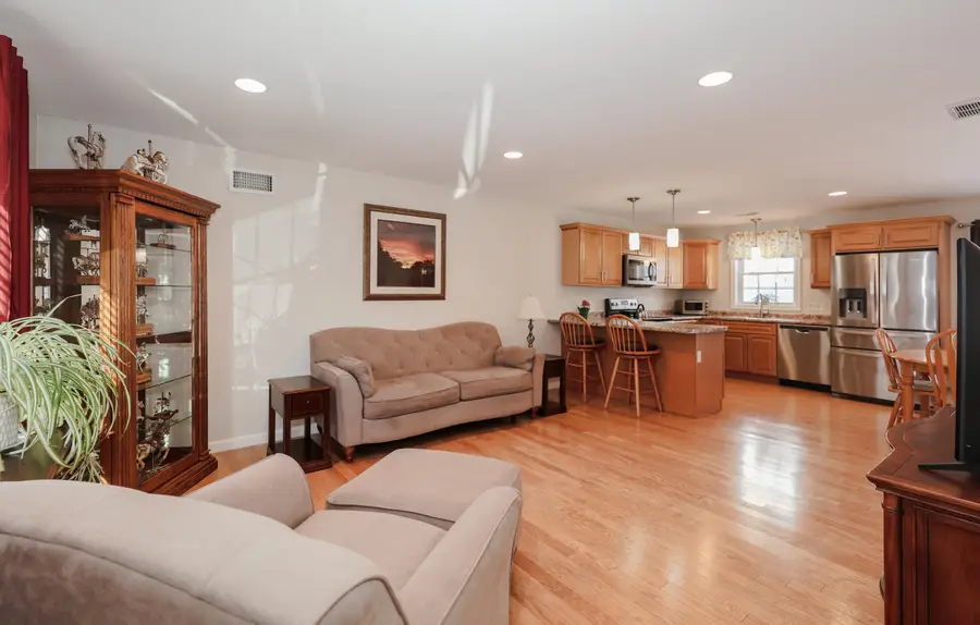 20 Bruins Lane, Raymond, NH 03077 - Image #2