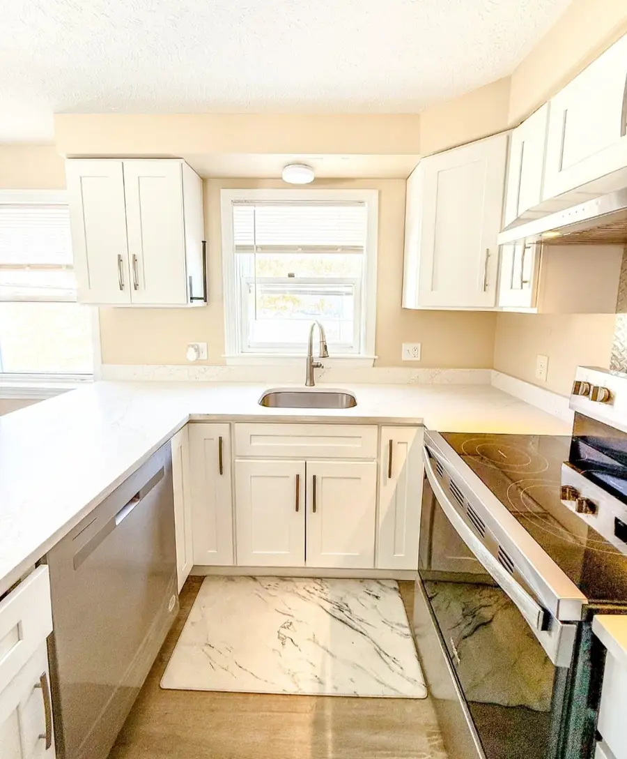 4 Norman Drive #L, Derry, NH 03038 - Image #2