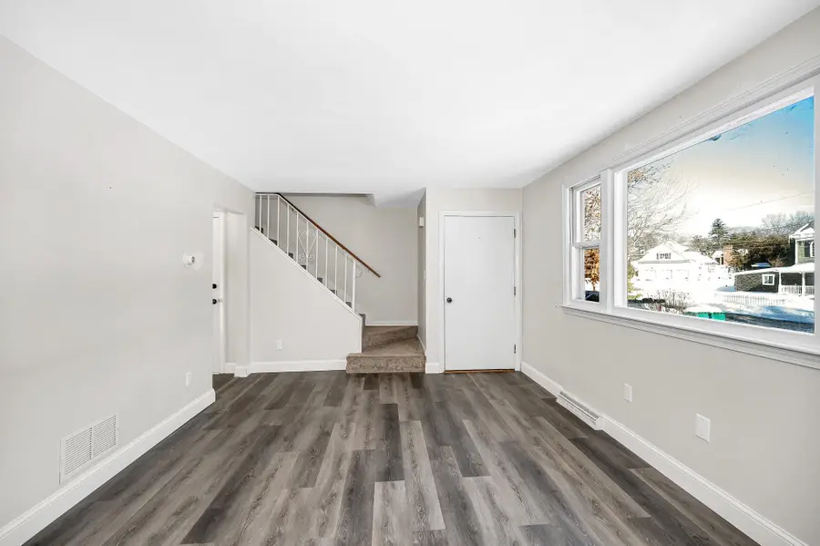 4 Therriault Avenue, Salem, NH 03079 - Image #3