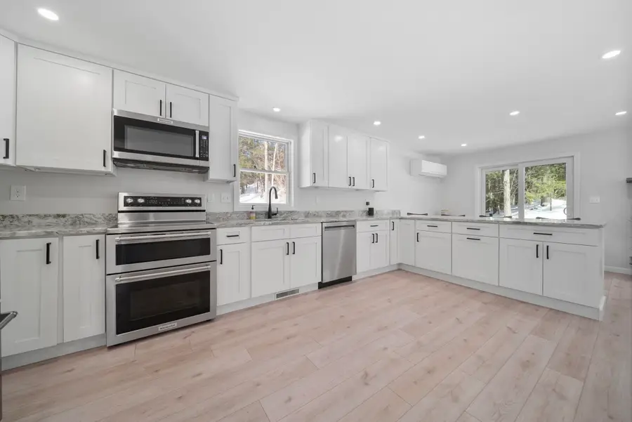 21 Acorn Avenue, Auburn, NH 03032 - Image #3