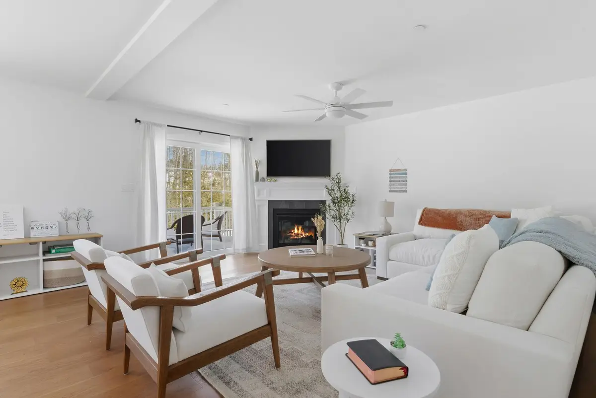 25 Forestedge Way, Manchester, NH 03102 - Image #1