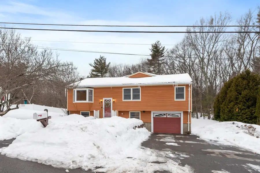 7 Brentwood Avenue, Salem, NH 03079 - Image #2