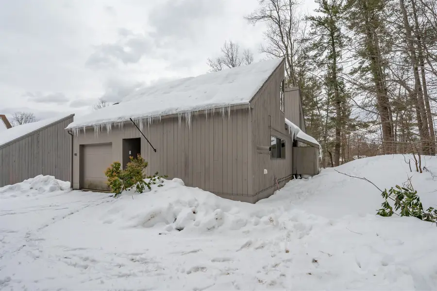 44 Coburn Woods Avenue, Nashua, NH 03063 - #3