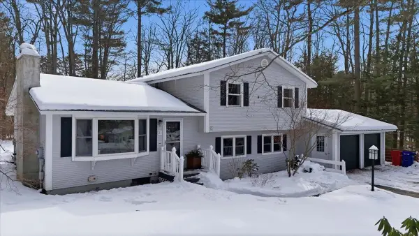 31 Greenbriar Drive, Essex, VT 05452