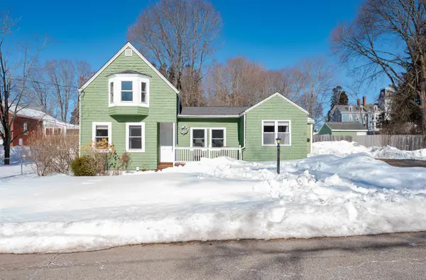 80 Woodlawn Circle, Portsmouth, NH 03801