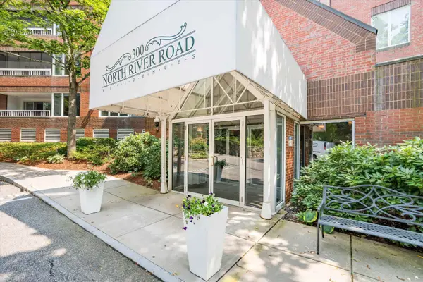 300 River Road #106, Manchester, NH 03104