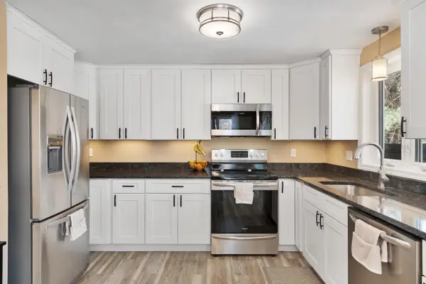 6 Mills Farm Circle #R, Derry, NH 03038