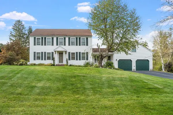 8 Rock N Pines Road, Fremont, NH 03044