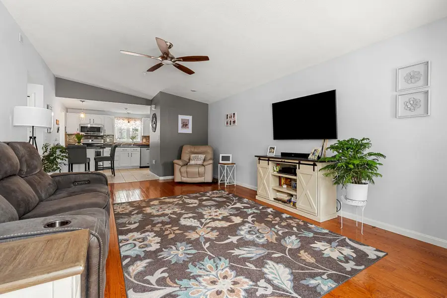 5 Rainbow Drive, Londonderry, NH 03053 - #2