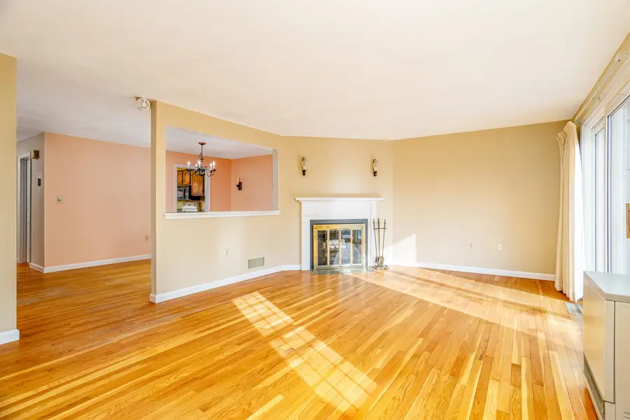 9 Governor Square, Peterborough, NH 03458 - #3