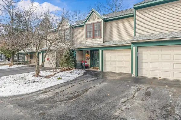 7 Saxon Hollow Drive #D2, Essex, VT 05452