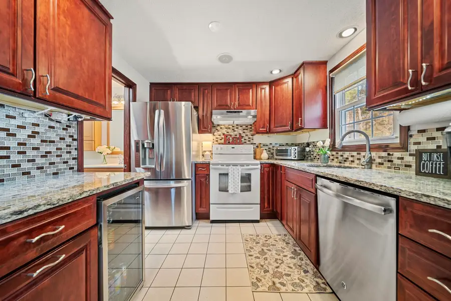 35 Olde Country Village, Londonderry, NH 03053 - #2