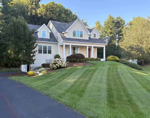 10 Heron Way, Stratham, NH 03885