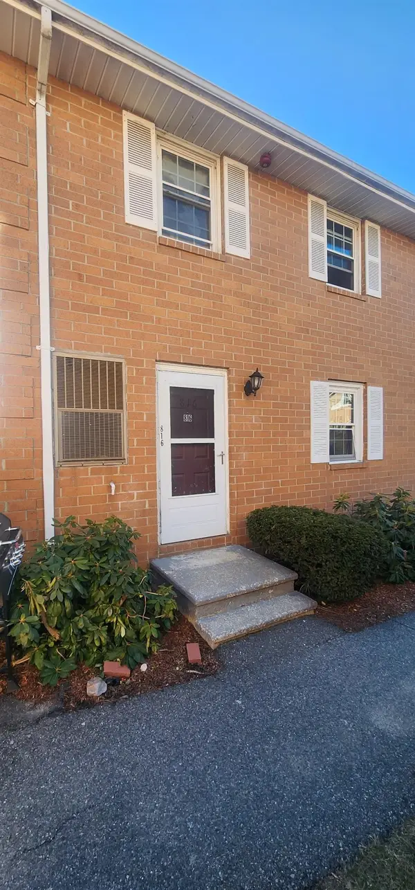 816 Elmwood Drive, Hudson, NH 03051