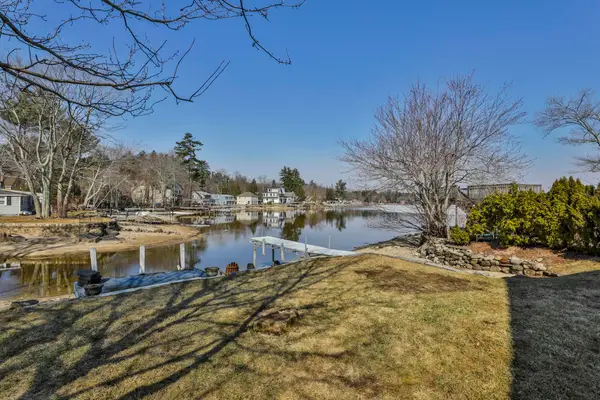 105 Conleys Grove Road, Derry, NH 03038