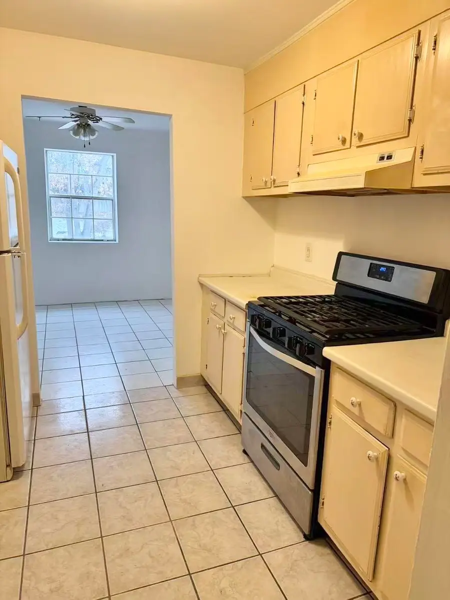 5 Louisburg Square #11, Nashua, NH 03060 - #3