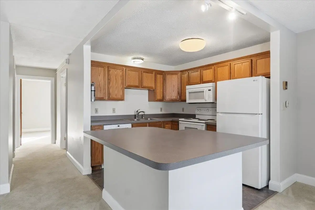 17 Hawthorne Circle, South Burlington, VT 05403 - #1