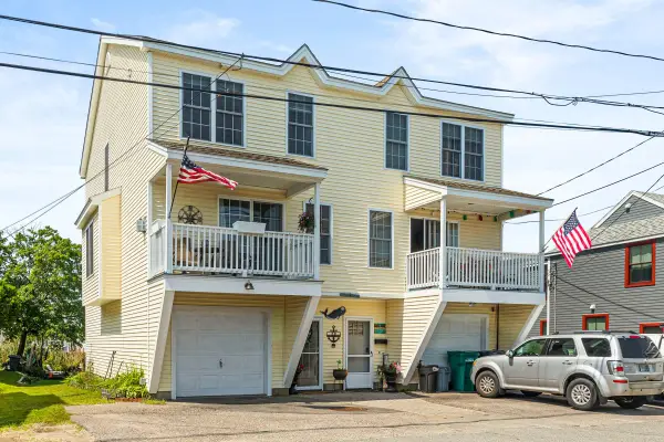 29 Nudd Avenue, Hampton, NH 03842