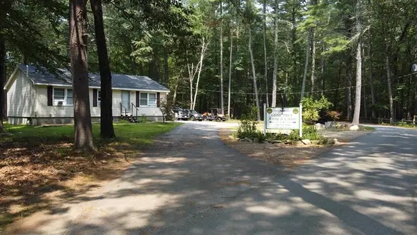 12 W Shore Park Road, Kingston, NH 03848