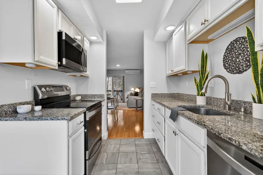 5 Walnut Circle, Merrimack, NH 03054 - #3