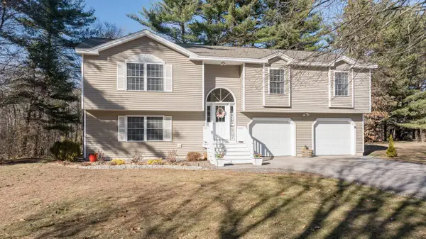 18 Essex Drive, Raymond, NH 03077