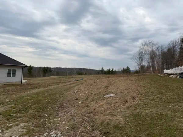 28 Eisenhower Drive, Rochester, NH 03867