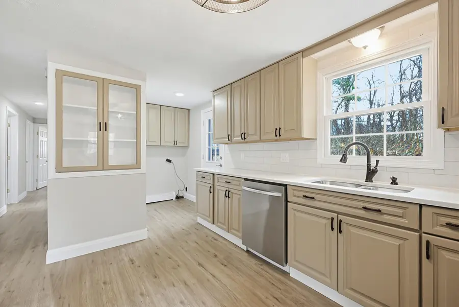 4 Autumn Circle, Plaistow, NH 03864 - #3