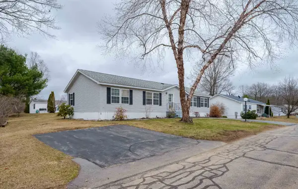 11 Falkland Lane, Rochester, NH 03867