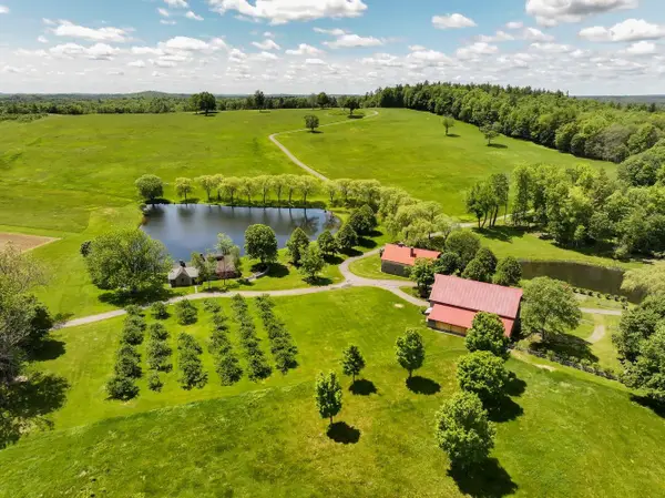 14 Bartlett Road, Kensington, NH 03833