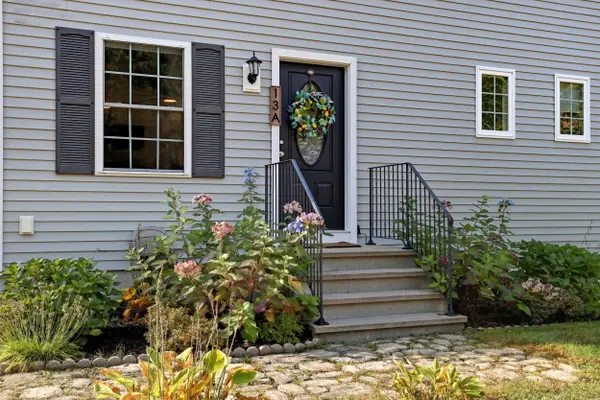 13 Juanita Avenue, Raymond, NH 03077